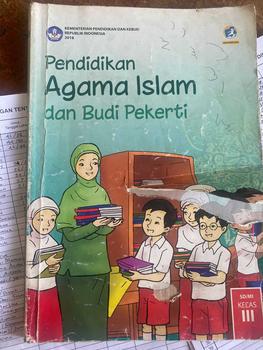 Product Review of Buku Agama Islam Kelas 3 Edukasi, Pendidikan Agama Islam dan Budi Pekerti, Revisi 2018 Kementrian Pendidikan dan Kebudayaan RI untuk SD/MI from o**7 0