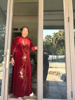 Product Review of Áo dài trung niên cao cấp( chưa kèm quần)  đính kết thủ công chắc chắn kết hợp phun kim tuyến sang trọng chất liệu nhung co dãn phù hợp mọi dáng người from Đ**p H**u N** D**g 0