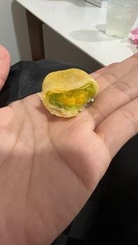 Product Review of Bánh BiBi Tân Huê Viên (hộp 20bánh) (vị trứng dứa, ít ngọt) (hộp quai xách sang trọng) from L**g T**u 0