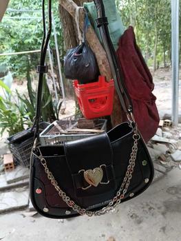 Product Review of Túi đeo chéo đeo vai kẹp nách dây xích phối trái trim TBB80 Bag Nữ Đeo Chéo Kem Da from L** Đ** 1