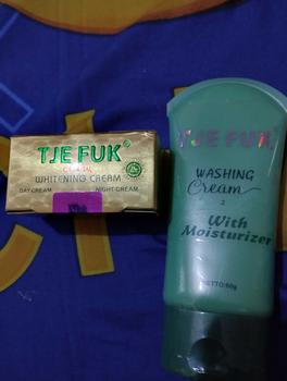 Product Review of TJE FUK Washing Cream with Moisturizer 60 Gr (Hijau)  - Facial Wash Sabun Cuci Muka Membersihkan Kotoran di Wajah Untuk Kamu Yang Berjerawat dan Kulit Kering Mencerahkan Cair from R**y B**g 0