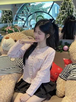 Product Review of Áo Dạ kẻ cổ tròn túi trước cúc ngọc . from m**h á**𓆡 2