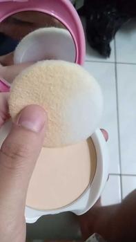 Product Review of MARINA Compact Powder UV Brighten Up Bedak Padat 12gr Peach Wajah from M**r 1