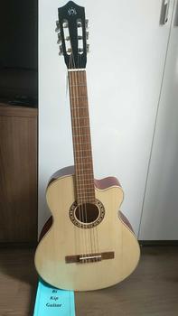 Product Review of Đàn  classic gỗ thông C01 ( sol thăng ) - Dây nylon   guitar from v** 0