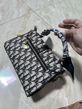Product Review of Túi xách tay ,vân chữ, đeo chéo, đeo vai thời trang sang trọng. from J**s 0