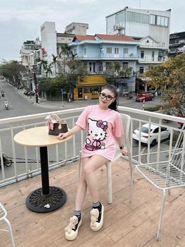 Product Review of TRENDYBOUTIQUE- ÁO PHÔNG CỘC HỒNG HỌA TIẾT MÈO from T**u V** ** 0