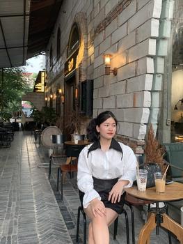 Product Review of Áo Sơ Mi Cổ Nhọn Hai Tầng, Đính Đá Tay Bo Loe Xinh from V**8 1