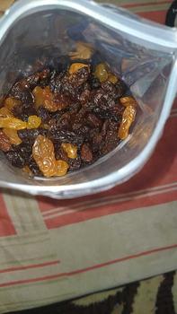 Product Review of Mix Raisins Unsweetened / Kismis Emas dan Hitam / Kismis Campur 500 gram(1/2kg) camilan food Snacks Snack Manis from R**h 1