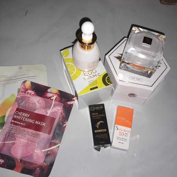 Product Review of Kem Face Lười Dưỡng Da Queenie Skin Skincare Làm Đẹp Da Nữ Dưỡng Ẩm Da from x**n m** 0