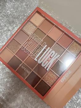 Product Review of อายแชโดว์ พาเลทอายแชโดว์ 25สี Eyeshadow เนื้อใยไหม เนื้อแมท ประกายชิมเมอร์ กลิตเตอร์ สีสวย กันน้ํา ติดทนนาน from P**d 0