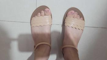 Product Review of GHShoes VD03 - Giày sandal nữ quai lượn sóng mũi tròn đi học đi chơi DéP đi chơi đi làm Chân đế phẳng (1 cm trở xuống) Dép xăng đan Jean Đế Bằng dép  nữ ngang thấp 1402 from T**u M** 0