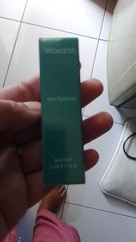 Product Review of Wardah Exclusive Moist Lipstick - Warna Intense dengan Natural Moist dan Glossy Finish - Dilengkapi Vitamin E yang Melembabkan Bibir - Tekstur Halus from L** S** 1