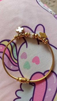 Product Review of Vòng tay cứng charm cỏ 4 lá 2 mặt đen trắng chất liệu titan KHÔNG ĐEN GỈ Phụ kiện trang sức by Min Accessories from n**️ 0