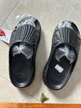 Product Review of Dép Quai Ngang Nam Nữ  Dép Bánh Mì TIPONO Unisex Đế Êm Chân Mẫu Dép Thời Trang Cho Các Cặp Đôi  DéP dép  nt Slipper Cao Su Jean Sọc dép  qua  ingang  nữ from E** V** 1
