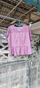Product Review of เสื้อลูกไม้ :ล-022 ทรงกระดุมหน้า คอหยัก ระบายเอว Lady Clothing from k**5 0