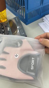 Product Review of Găng Tay Sport Tập Gym Nữ Chống Trượt Tập Yoga, Gym, Goft, Đạp Xe, Đệm Silicon Cao Su Chống Trơn from n**4 0