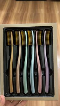 Product Review of [Mẫu Mới] Hộp 6 Bàn Chải “Thiết Kế Mới” Hoạ Tiết Sang Chảnh Đầu Siêu Dài Chải Răng Siêu Nhanh Tặng Kèm Hộp Đẹp Trắng Răng from T**i 1
