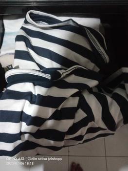 Product Review of VD - Baju kaos salur terbaru / kaos pria lengan pendek/ kaos belang unisex / kaos oversize bisa cod kain nyaman distro pendek lembut combed Atasan Cowok Keren Motif Hitam Motif Hitam Motif Hitam Dewasa Katun Polos from G**l M**n 0