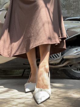 Product Review of Giày cao gót mũi nhọn gắn ngọc Nữ Shoes from L**h H**i 1