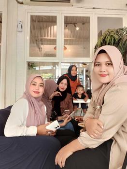 Product Review of PAKET (5+3pcs RANDOM) VOAL MIRACLE ALAINA SCARF POLOS hijab persegi Kerudung from M**a ** 1