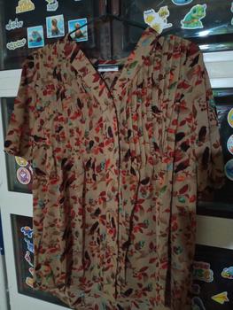 Product Review of Everything แบรนด์เอฟเวอรี่ติง - เสื้อผู้หญิงคอวีตีเกล็ดหน้าอก กระดุมหน้า แขนสั้น ใส่ได้ทุกโอกาส มีไซซ์ XS-3XL หน้าผ้า 36-48 (6211) from เ**ร ท**ต 3