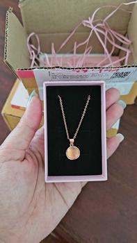 Product Review of สร้อยเงินแท้สีโรสโกลว์ รุ่น Pink Moonstone แถมกล่อง+ผ้าเช็ดสร้อยเงิน from W**️ 0