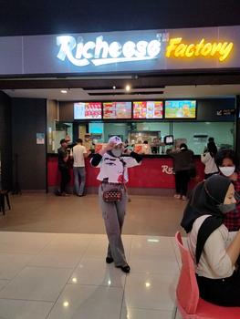 Product Review of Highwaist Loose Jeans Cargo Abu / Celana Panjang Wanita Polos Cewek Korean from k**8 0