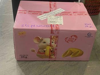 Product Review of Bánh BiBi Tân Huê Viên (hộp 20bánh) (vị trứng dứa, ít ngọt) (hộp quai xách sang trọng) from C**y s**l 1
