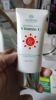 Product Review of KEM CHỐNG NẮNG VITAMIN C (Tặng nước hoa) PHÙ HỢP VỚI MỌI LOẠI DA Skincare Nữ Làm Đẹp Da from G**a 1