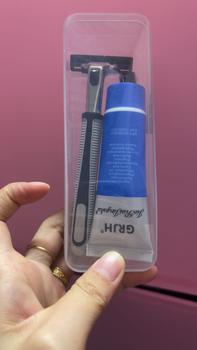 Product Review of COMBO DAO CẠO RÂU gồm 72 LƯỠI và 2 CÁN tặng kèm 2 GEL và 2 hộp đựng cán dao from V** Y** L** 0