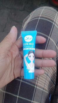Product Review of Kem Nách Gluta Milk ( Kèm Chai Sịt khử mùi 10 ml) from T**4 2