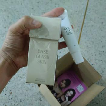 Product Review of Kage base glass skin เบสกระจก หน้าเงา ฉ่ำวาว from m**i 2