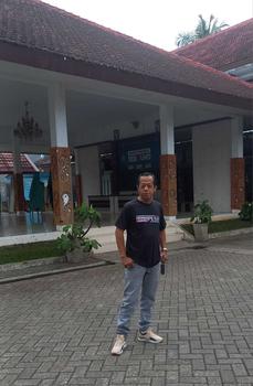 Product Review of KAOS DEKENGAN PUSAT PRIA LENGAN PENDEK BAHAN KATUN CVC ADEM TIDAK BIKIN GERAH VIRAL TIK TOK Nyaman Distro from J**e 0