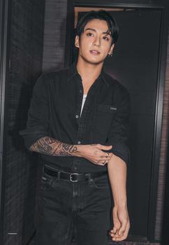 Product Review of Áo Khoác Dù Gió Nhẹ NOCTURNAL Curves Jacket Form Rộng Oversize Local Brand Nam Nữ Unisex from n**5 2