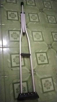 Product Review of Tongkat Ketiak Dewasa / Alat Bantu Jalan Dewasa (Egrang / Krek Ketiak / Kruk Ketiak / Kruk Crutch) from M**h ** 0