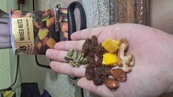 Product Review of Gói Mixednuts 40g Deluxnuts | Có Nhiều Loại Hạt Macca, Hạt Hạnh Nhân, Hạt Óc Chó, Hạt Nho, Snack Ăn Vặt (Gói 40g) from T**m 0