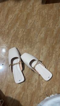Product Review of (Form ngắn tăng size) Giày nữ sục bệt mũi vuông gót vuông trang trí xích vàng  thời trang Nguyễn Gia N139 Shoes DéP from N**g n** 0