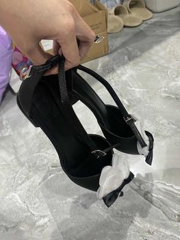 Product Review of [FORM RỘNG CHÂN NHỎ LÙI 1 SIZE] Giày Sandal Bệt tiểu thư đính bông hoa trà mũi nhọn  1cm sang chảnh thanh lịch - Mã V705 from D** Q**h 0