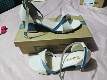 Product Review of Giày sandal gót dày phong cách cổ tích mùa hè 2025 phong cách mới thoải mái và đa năng nhẹ nhàng gót vừa cao gót La Mã khóa cao gót Nữ Nhung from M**h 0