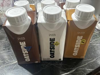 Product Review of OATSIDE Mix Cap Oat Milk Barista Blend Chocolate Coffee 200ml (6pcs) (Kemasan Tutup Botol) | Susu Oat Barista Blend Cokelat Kopi from L**e V**a 0