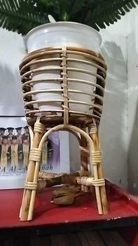 Product Review of Standing Pot Bunga Rotan Alami/Sintetis Ukuran 35cm, 40cm, dan 55cm - Dudukan Vas Bunga Rotan Minimalis - Plastik from T** A** 0