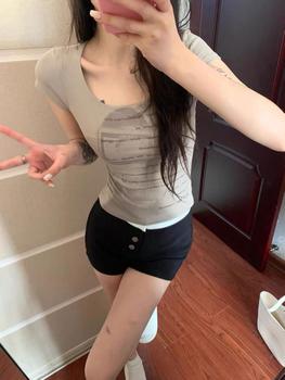 Product Review of Áo thun ngắn tay kiểu dáng cổ điển kiểu Mỹ mùa hè dành cho nữ, dáng ôm, kiểu dáng ngắn, lộ xương quai xanh, hot girl cổ chữ U to trong sáng from A**e U**6 3
