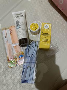 Product Review of BUNDLING 3in1 MOELL BODY LOTION, BEEME HONEY SUNSCREEN & BEEME NOURISHING BALM from d**h 1