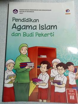 Product Review of Buku Agama Islam Kelas 3 Edukasi, Pendidikan Agama Islam dan Budi Pekerti, Revisi 2018 Kementrian Pendidikan dan Kebudayaan RI untuk SD/MI from m**9 0