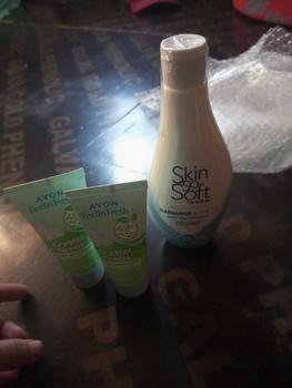 Product Review of AVON Skin So Soft Radiance + SPF 15 With Glutathione Hand & Body Lotion 250 ML from J**i 1