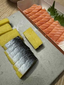 Product Review of [HCM - Giao 2H] Sashimi Cá Hồi 150g - 300g - 500g Tươi Ngon & Gia Vị Ăn Kèm - Đảo Hải Sản from T** N** 0