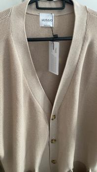 Product Review of Áo khoác cardigan GRAVAS chất liệu cotton dày dặn, mềm mịn, sang trọng, thanh lịch - HUSSIO from D**8 3