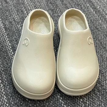 Product Review of Luminary Giày dép shoe dép Giày đầu bếp Giày đi lại du lịch tại nhà Vận chuyển từ Việt Nam Vật liệu EVA 122606 from l**h 1