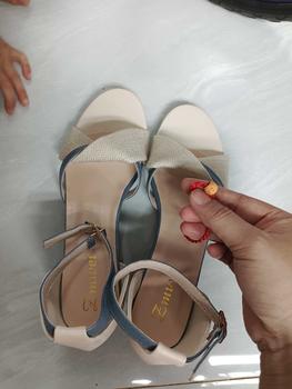 Product Review of Giày sandal gót dày phong cách cổ tích mùa hè 2025 phong cách mới thoải mái và đa năng nhẹ nhàng gót vừa cao gót La Mã khóa cao gót Nữ Nhung from P**õ 0
