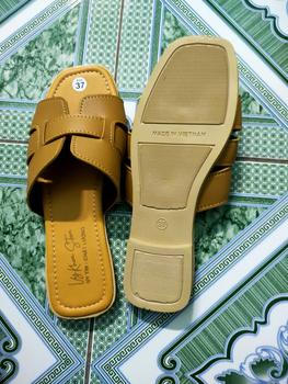 Product Review of Giày Sandal Nữ Đế Cao 5P, Thời Trang Đơn Giản Sang Trọng, Quai Da Xịn Mịn Có Đính Nút  G.sandal Đính nút from T**A M** 2